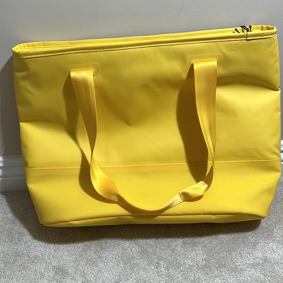 Hydro flask cooler - Picture 2 of 3